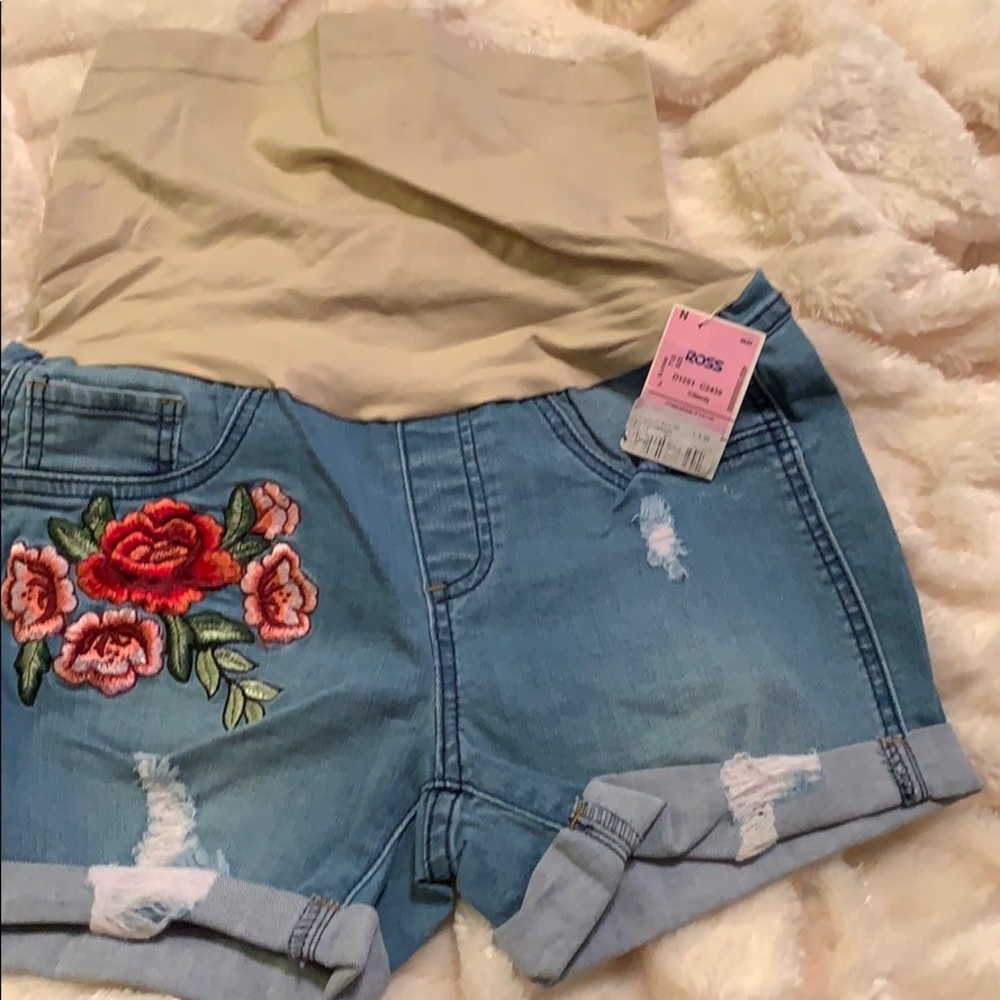 Maternity shorts